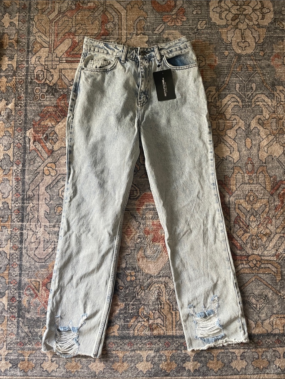 PrettyLittleThing Washed Light Blue Straight Jeans with Distressed Hem